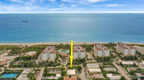 1 Block To The Beach! King Beds! Screened Patio!